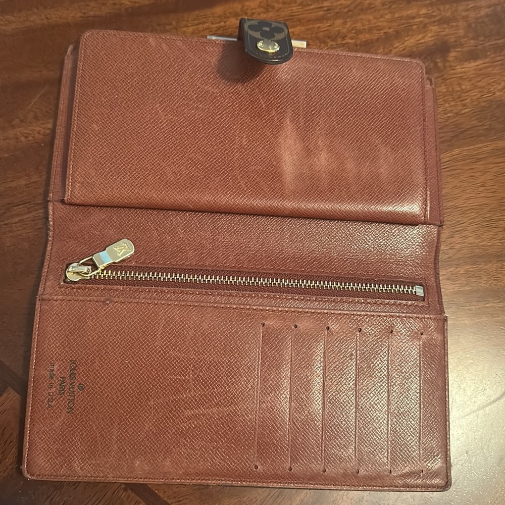 Preowned Authentic LV wallet - Picture 8 of 17